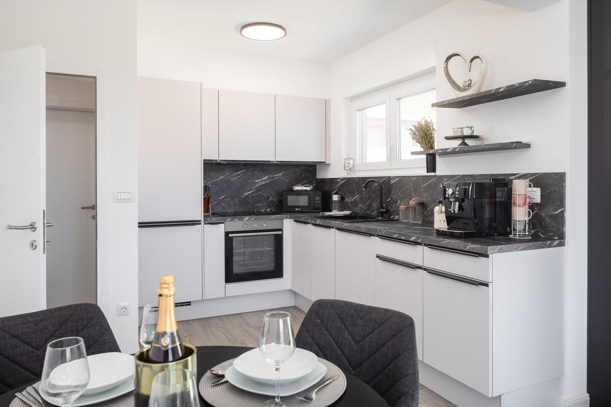 Apartament Tt With Sea View And Private Parking Makarska