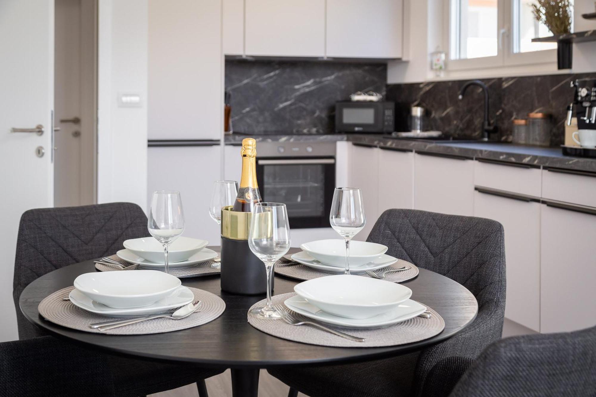 Tt With Sea View And Private Parking * Makarska
