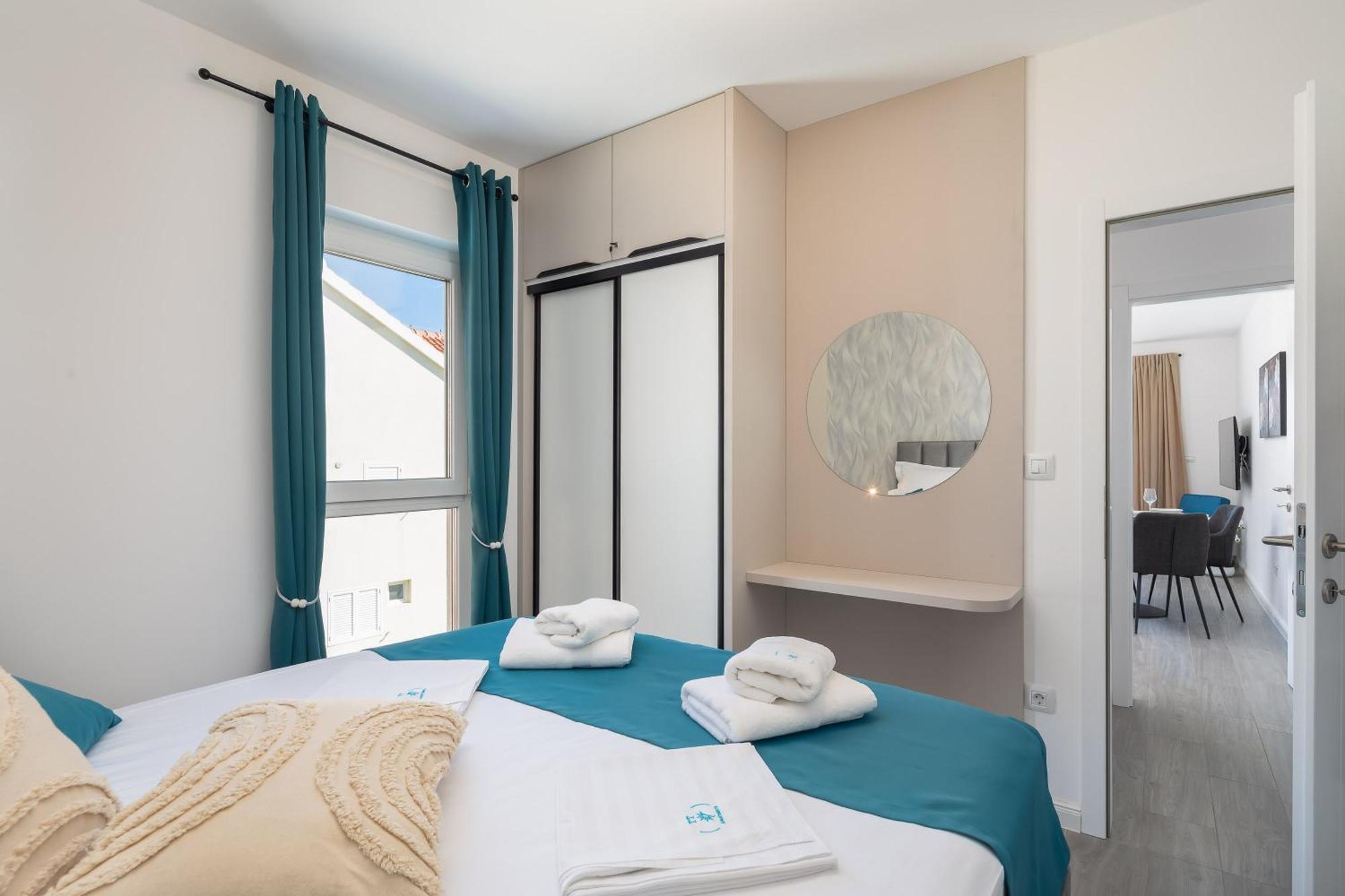 Apartament Tt With Sea View And Private Parking